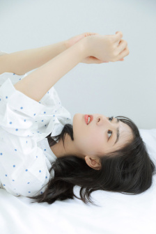 孤零飘落燕
